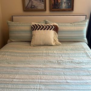 Neutral king size Thomas O’Brien quilt and shams (cotton)
